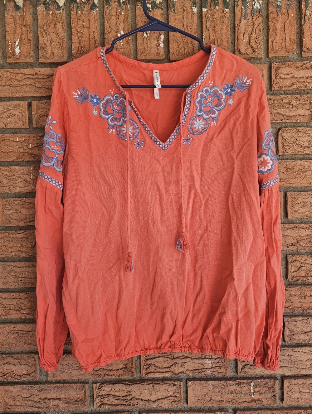 Southern Tide Embroidered V-Neck Tie-Front Women's Top - Coral Size L